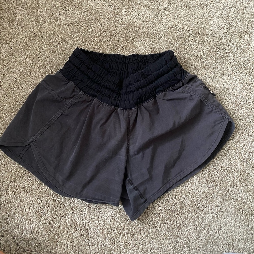 lululemon tracker shorts